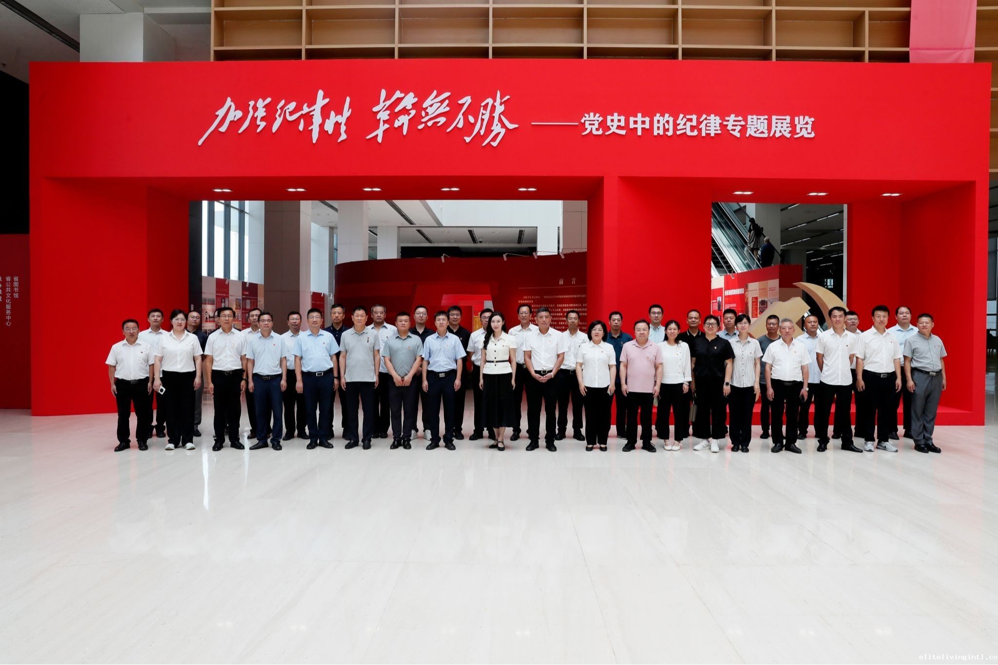 知史、明纪、促廉——学校组织党员干部参观党纪学习教育专题展